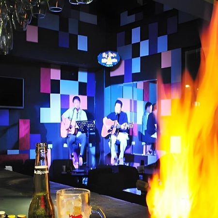 Hive Hotel Quezon City Esterno foto