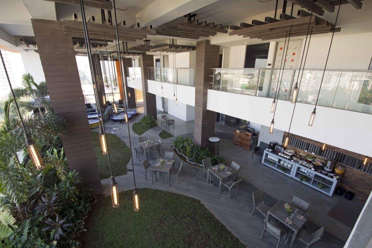 Hive Hotel Quezon City Esterno foto