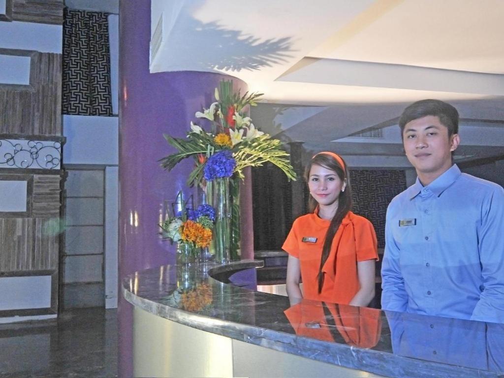 Hive Hotel Quezon City Esterno foto