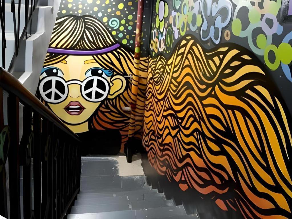 Hive Hotel Quezon City Esterno foto