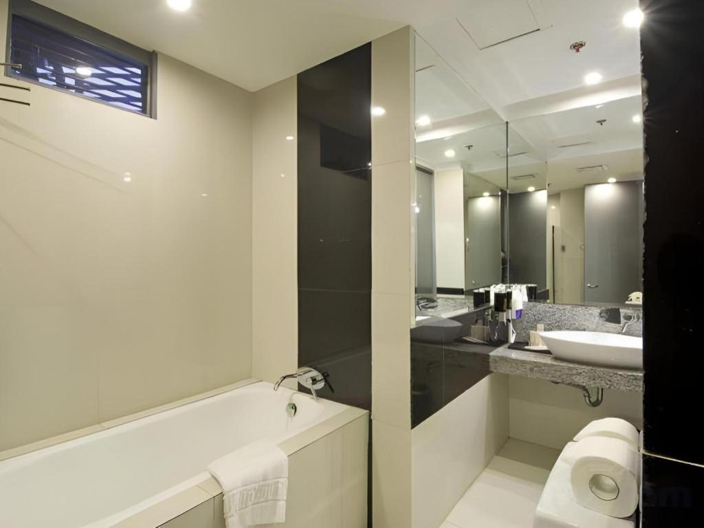 Hive Hotel Quezon City Esterno foto