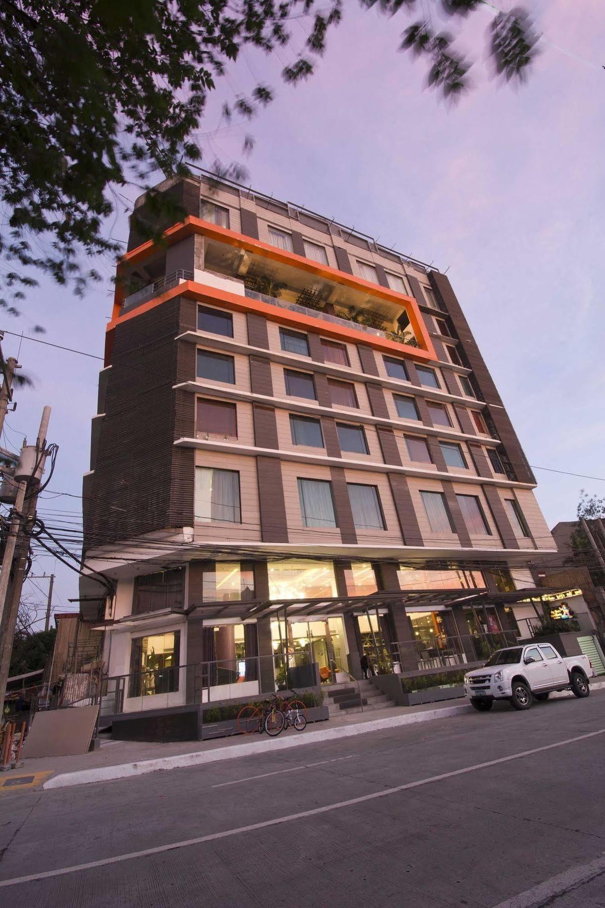 Hive Hotel Quezon City Esterno foto