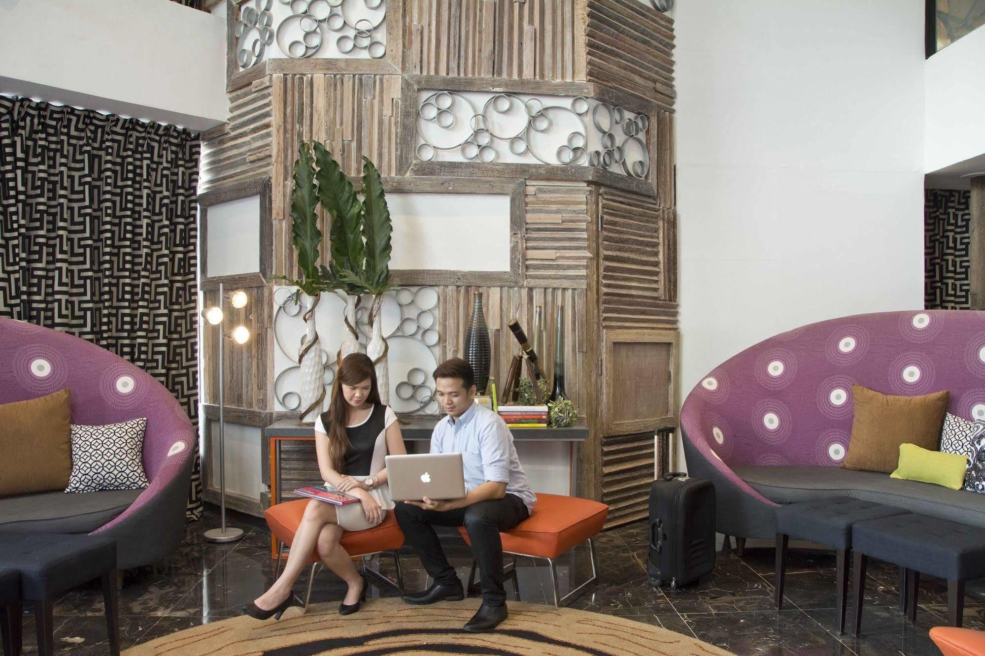 Hive Hotel Quezon City Esterno foto