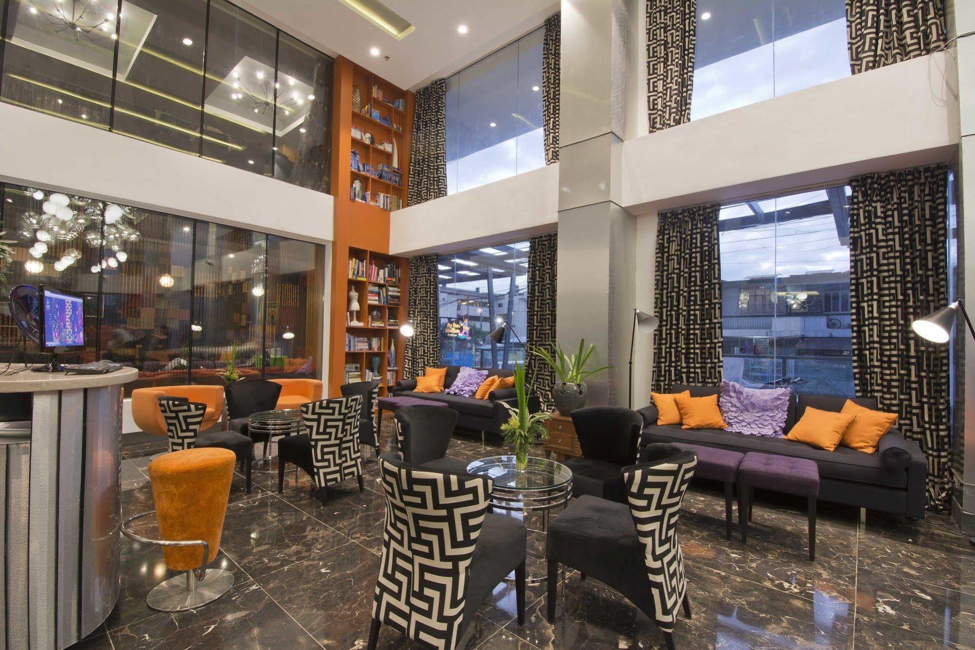 Hive Hotel Quezon City Esterno foto