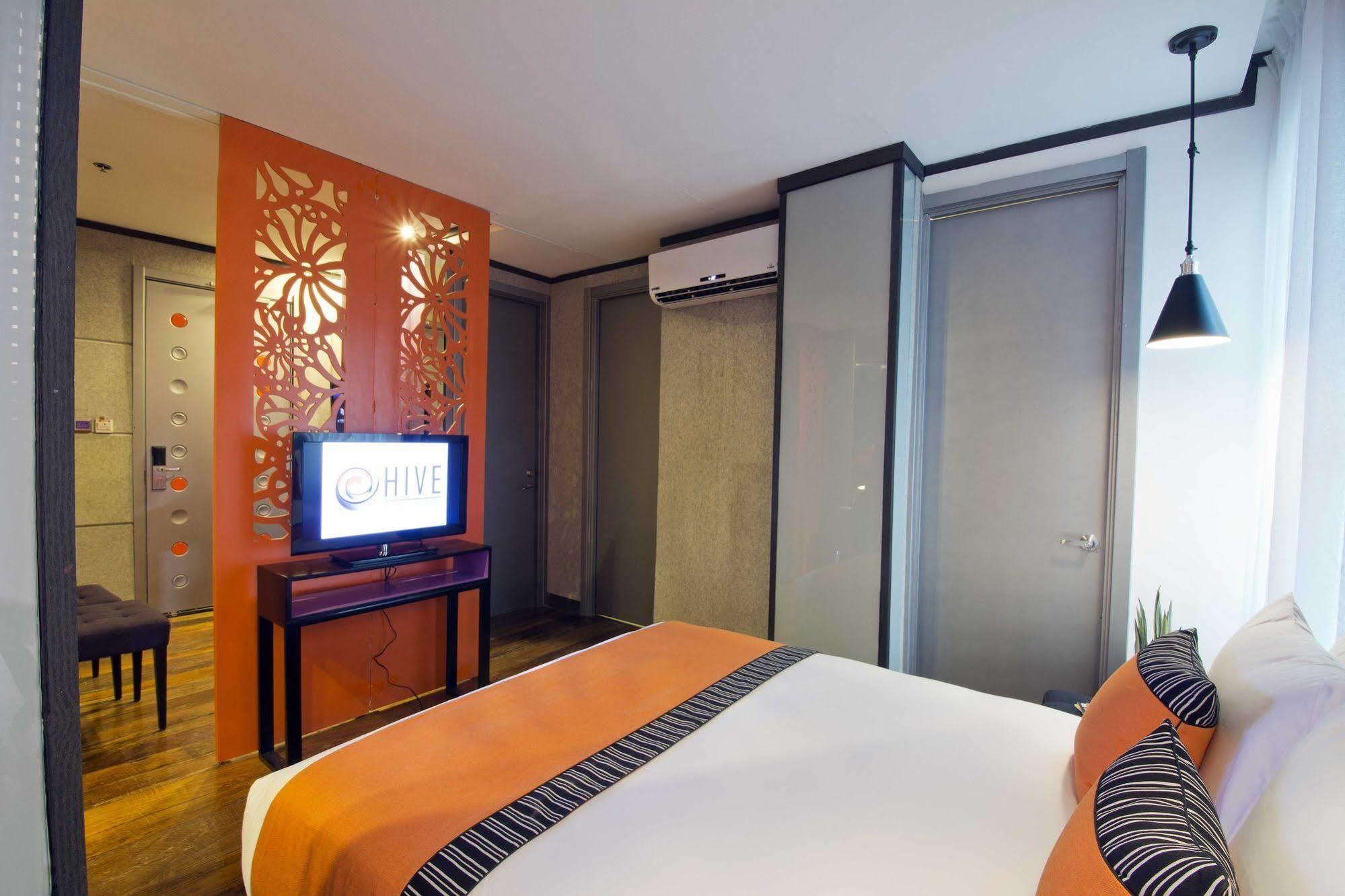 Hive Hotel Quezon City Esterno foto