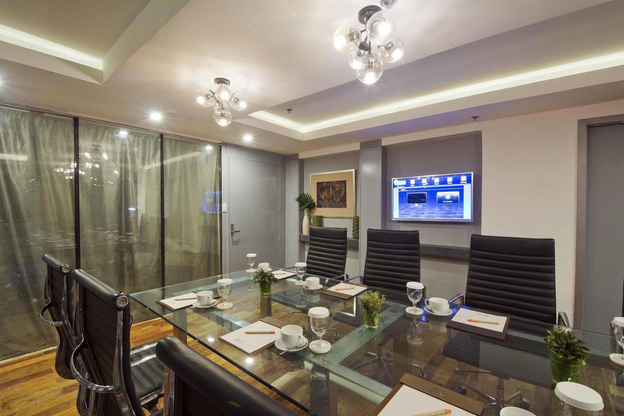Hive Hotel Quezon City Esterno foto
