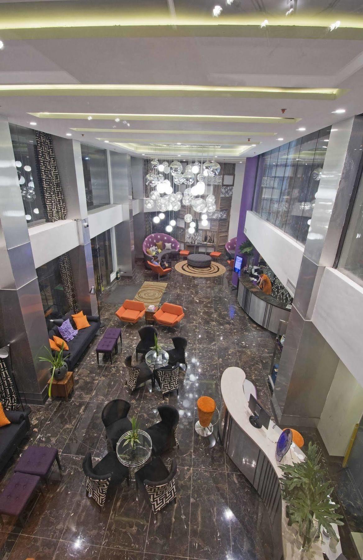 Hive Hotel Quezon City Esterno foto
